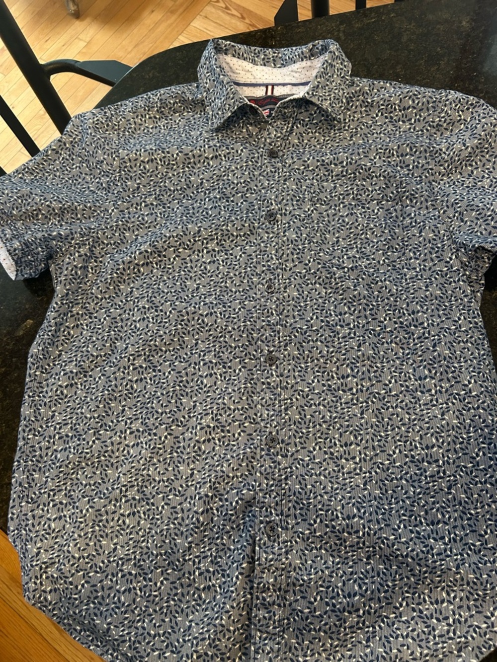 English Laundry Men's Short Sleeve Button-Down Shirt in Blue Leaf Print Size M
